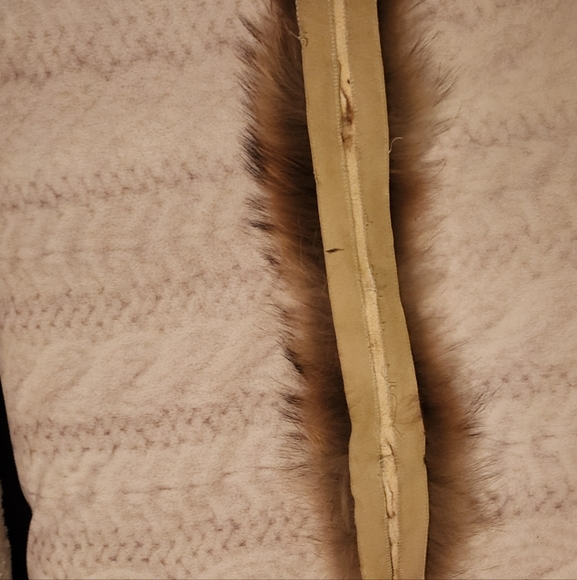 Hood Replacement Fur - Picture 2 of 3